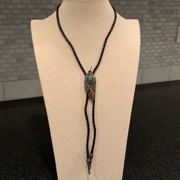 Men’s Western Feather Bolo Tie Necklace with Faux Turquoise Stone and Black Cord - Picture 6 of 9